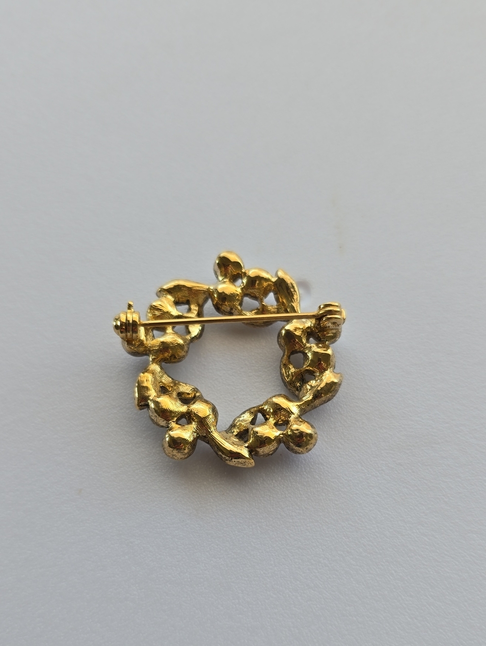 Vintage Faux Pearl Rhinestone Wreath Brooch Gold Tone Circle Pin Estate Jewelry - Picture 7 of 8